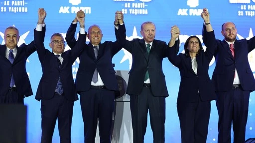 Erdoğan, 3 milletvekili ve 7 belediye başkanına daha AKP rozeti taktı!
