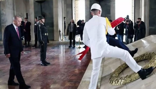 Erdoğan'dan Anıtkabir'e ziyaret! 