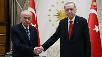 Erdoğan, Bahçeli ile bir saat görüştü