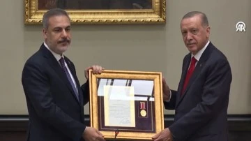 Erdoğan'dan Hakan Fidan'a 'Devlet Üstün Hizmet Madalyası' Beratı