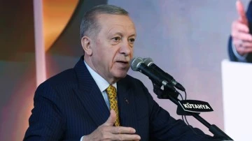 Erdoğan mitingde kendisine seslenen genci azarladı!