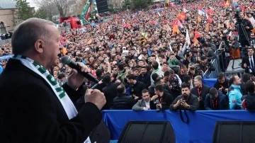 Erdoğan mitinginde slogan atanlara gözaltı!