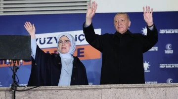 Erdoğan sonuçları beklemeden balkona çıktı!