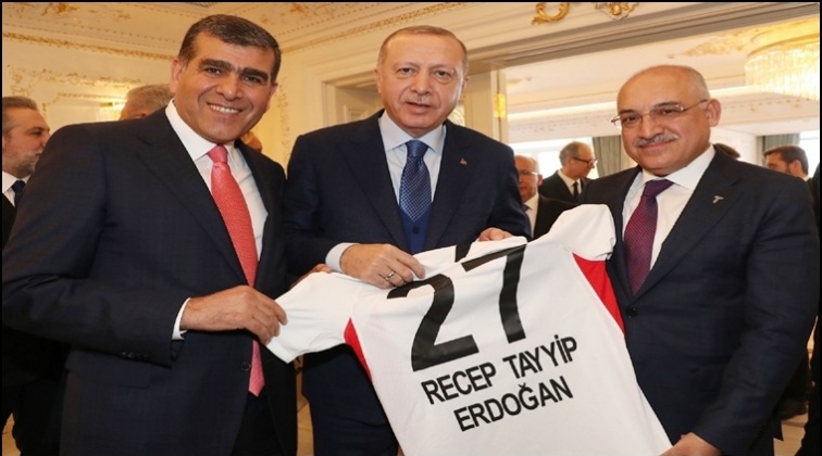 Erdoğan’a 27 numaralı Gaziantep FK forması