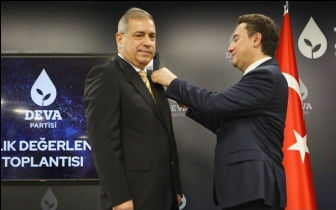 Eski AKP'li vekil istife edip Deva'ya katıldı