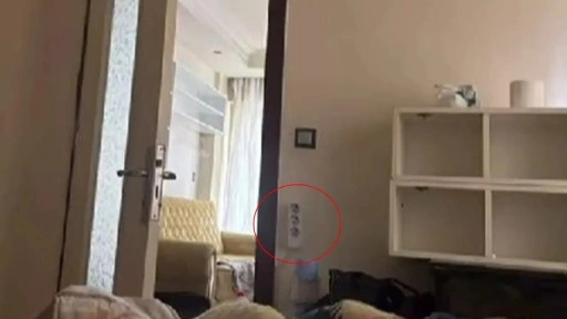 Evini aparta çevirdi... Prizlere gizli kamera yerleştirdi!