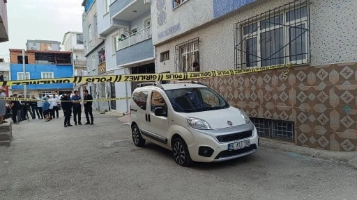 Evinin &#xF6;n&#xFC;nde silahl&#x131; sald&#x131;r&#x131;ya u&#x11F;rad&#x131;!