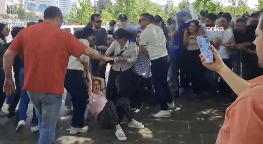 Eylemlerini bakanlık &ouml;n&uuml;ne taşıyan &ouml;ğretmenlere polis yine m&uuml;dahale etti!