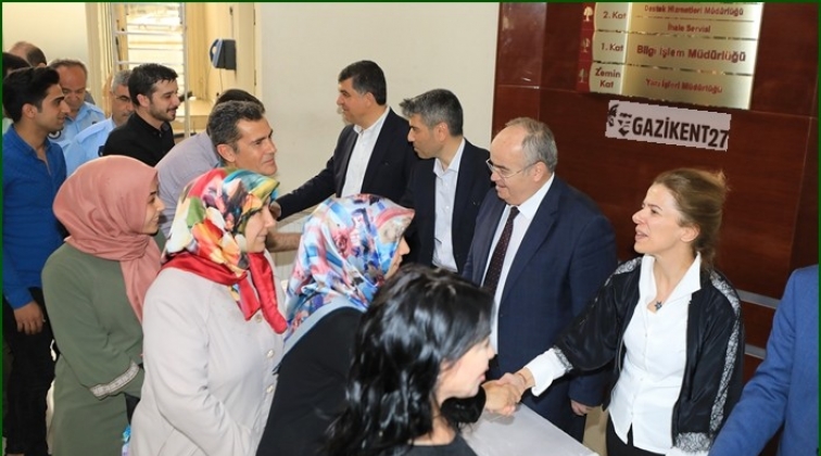 Fadıloğlu, belediye personeliyle bayramlaştı