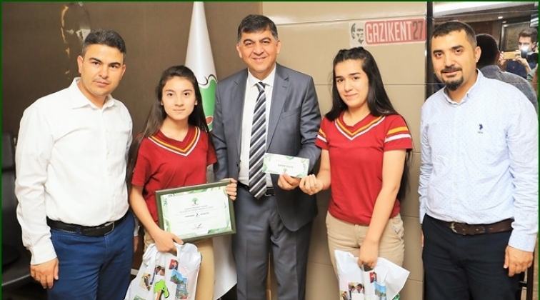 Fadıloğlu birincileri &ouml;d&uuml;llendirdi