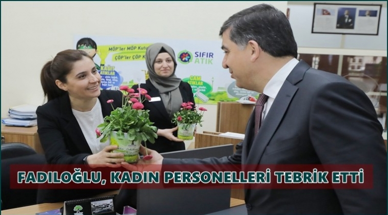 Fadıloğlu, kadınlara &ccedil;i&ccedil;ek hediye etti