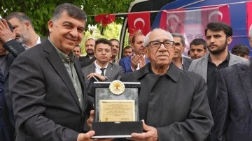 Fadıloğlu'ndan Mehmet Bozgeyik’e teşekkür plaketi 