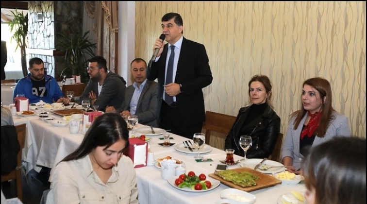 Fadıloğlu, &ouml;ğretmenlerle kahvaltıda bir araya geldi