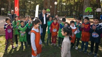 Fadıloğlu, yetim çocukları ağırladı