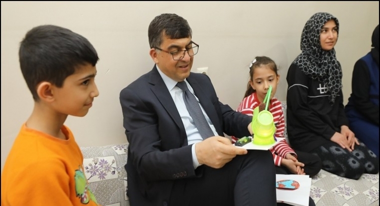 Fadıloğlu'nun ev ziyaretleri s&uuml;r&uuml;yor...