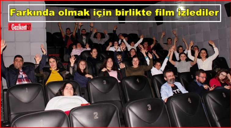 Farkında olmak i&ccedil;in birlikte film izlediler