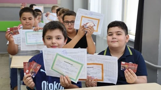 Fatma Şahin'den öğrencilere karne hediyesi 
