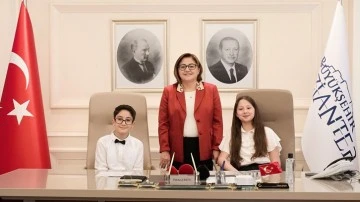 Fatma Şahin, koltuğunu, çocuklara devretti