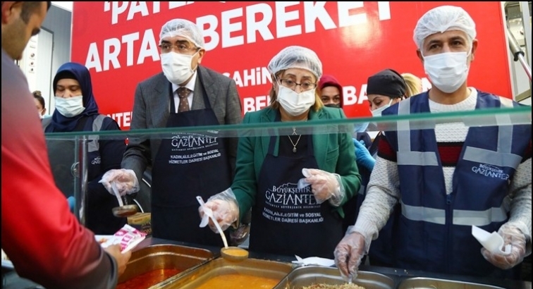 Fatma Şahin, vatandaşlarla iftar yaptı...