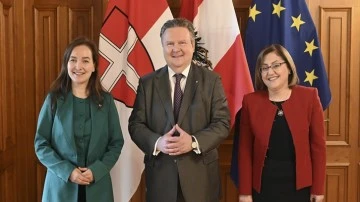 Fatma Şahin, Viyana temaslarını s&uuml;rd&uuml;rd&uuml;