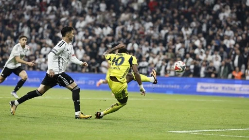 Fenerbahçe, 2-0 geri düştüğü derbiden 3-2 galip ayrıldı