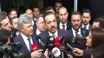Form&uuml;l bulundu Meral Akşener masaya d&ouml;n&uuml;yor...