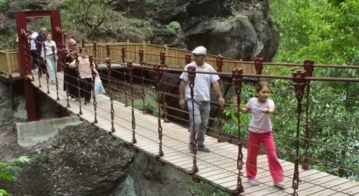Fotoğraf Sanat&ccedil;ısı Barış Kerim Cesur,  Osmaniye'yi karış karış fotoğrafladı...