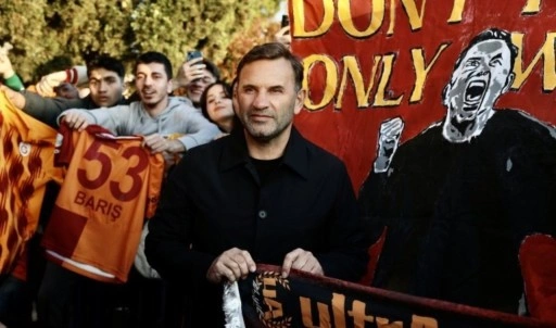 Galatasaray'dan Jose Mourinho'ya pankartlı gönderme: Okan Buruk'tan dikkat çeken hare