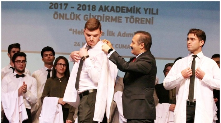 Gaün’de 74 öğrenci beyaz önlük giydi
