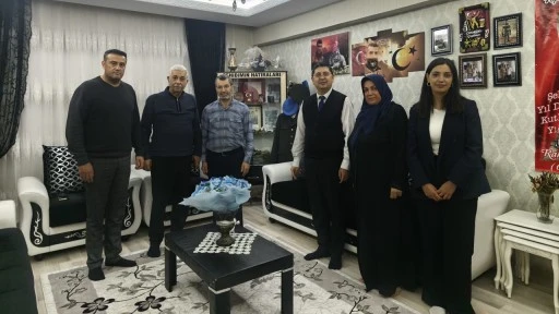 Gazetecilerden Şehit Ailesine anlamlı ziyaret