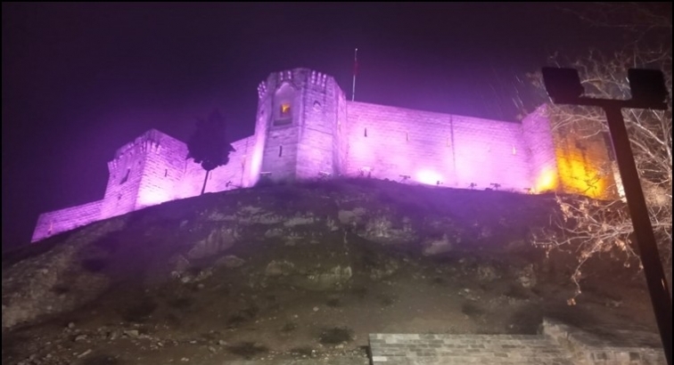 Gaziantep Kalesi Epilepsi için mora boyandı...