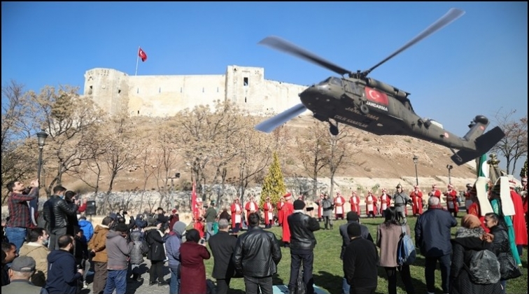 Gaziantep Kalesi’nde gösteri uçuşu...