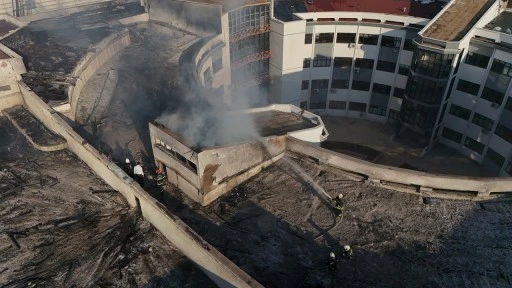 Gaziantep'te iş merkezinin &ccedil;atısında &ccedil;ıkan yangın s&ouml;nd&uuml;r&uuml;ld&uuml;