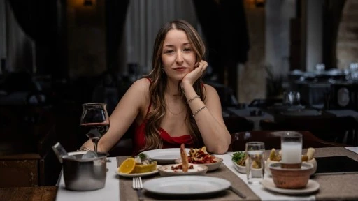 Gaziantepli Naz &Ouml;l&ccedil;al&rsquo;ın yeni eseri &ldquo;Unutabiliyorum&rdquo; rekora koşuyor