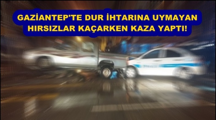 Gaziantep'te &ccedil;alıntı malzeme y&uuml;kl&uuml; ara&ccedil; kaza yaptı