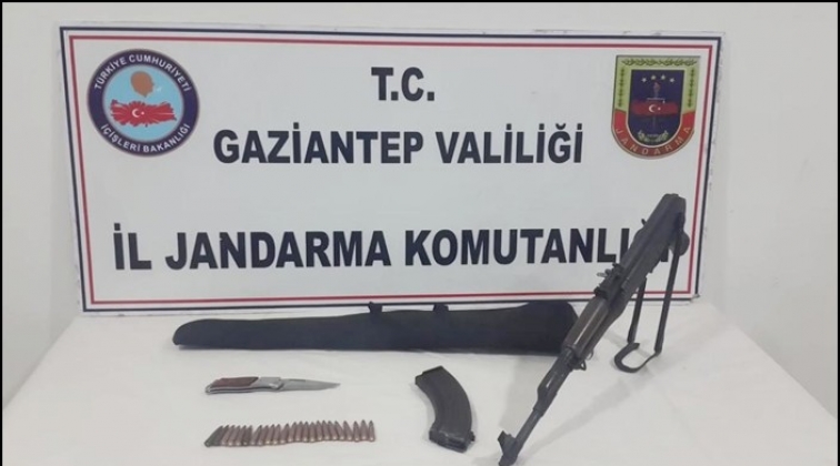 Gaziantep'te ş&uuml;pheli ara&ccedil;tan Kaleşnikof &ccedil;ıktı!