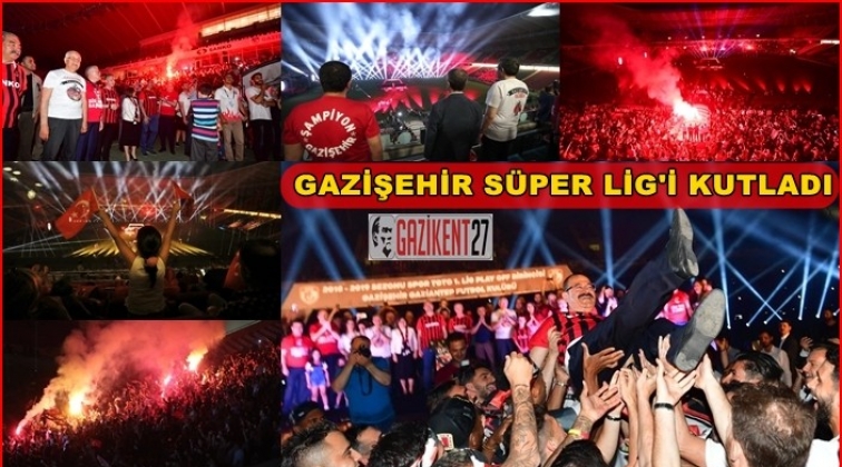 Gazişehir Süper Lig'i taraftarıyla kutladı