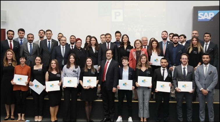 Gen&ccedil; profesyoneller sertifikalarını aldı