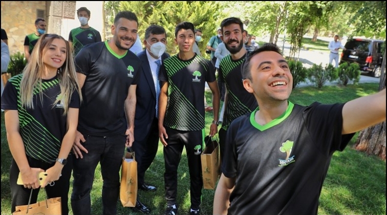 Gen&ccedil;lerden Fadıloğlu'na teşekk&uuml;r...