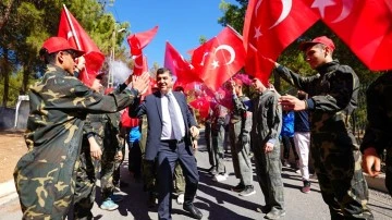 Gen&ccedil;lik kampında 29 Ekim coşkusu...