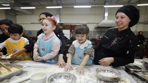 GİBT&Uuml; mutfağında minik şeflerin gastronomi yolculuğu
