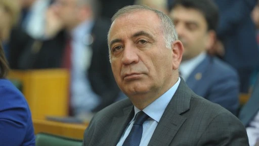 Gürsel Tekin: Görevi devretmem, ancak mahkeme sona erdirebilir!