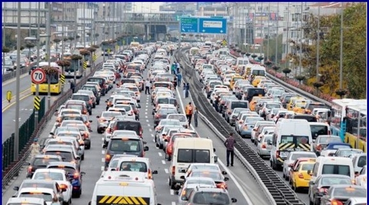 Haftada 9 saatimiz trafikte geçiyor