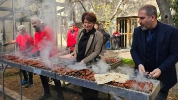 Halk açlık sınırı altında Meclis mangal partisinde!