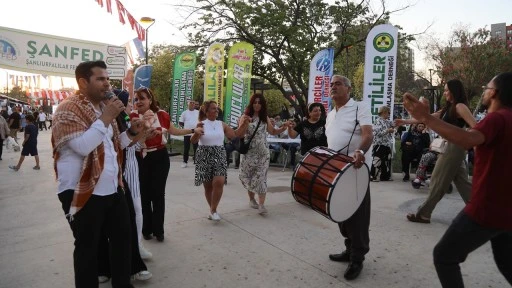 Hemşehri Dernekleri Festivali renkli g&ouml;r&uuml;nt&uuml;lere sahne oldu