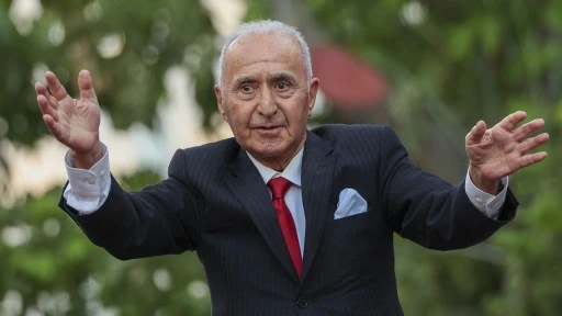 Hikmet Çetin hastaneye kaldırıldı!