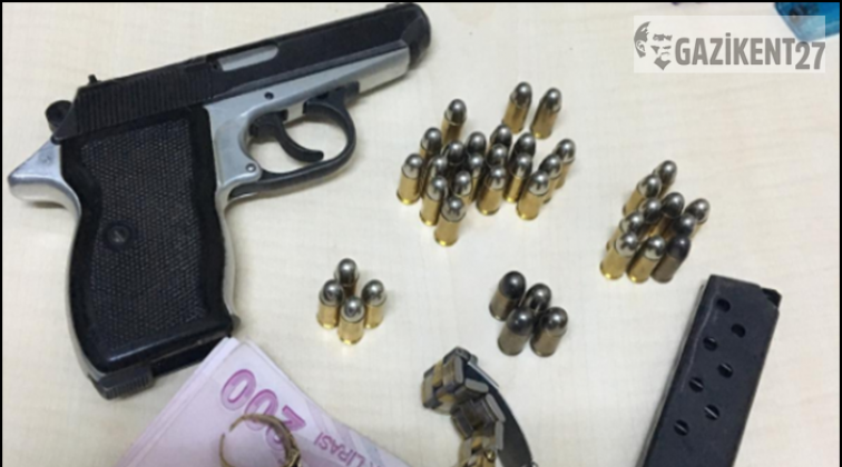 Hırsızlık yaptı, &ccedil;atıdan ka&ccedil;arken yakalandı!