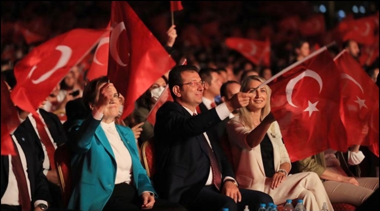 İBB'den muhteşem Zafer Bayramı kutlaması...