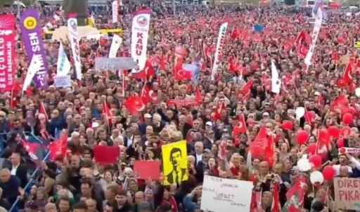İktidar istemi meydana yansıyor