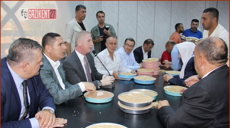 İlk buğday satışı Vali G&uuml;l'den